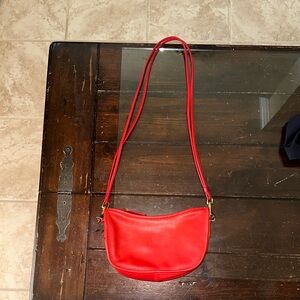 Red vintage coach swinger leather Shoulder/crossbody Bag🥰❤️